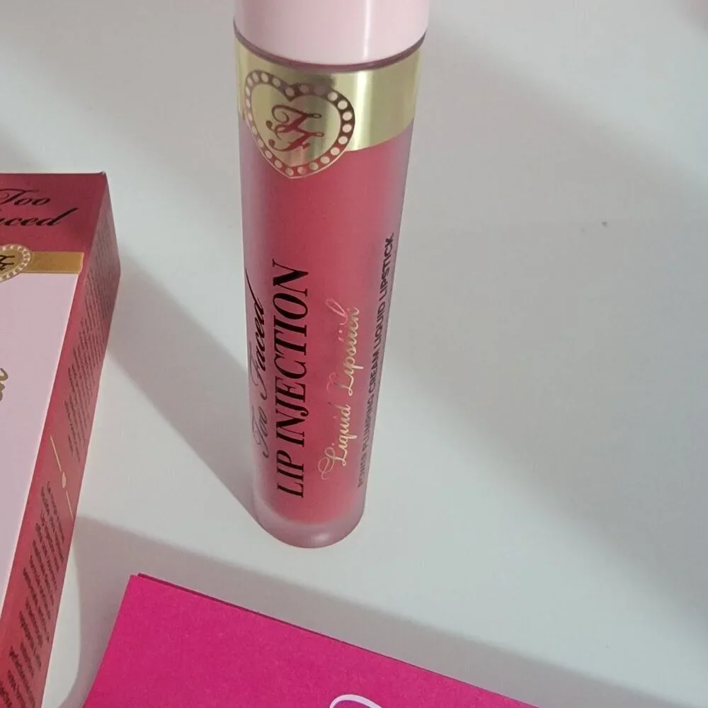 Too faced Lip Injection Liquid lipstick in Big Lip Energy